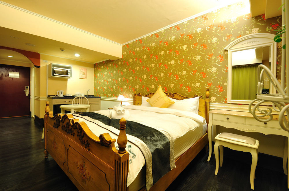Elizabeth Hotel Тайджун Екстериор снимка