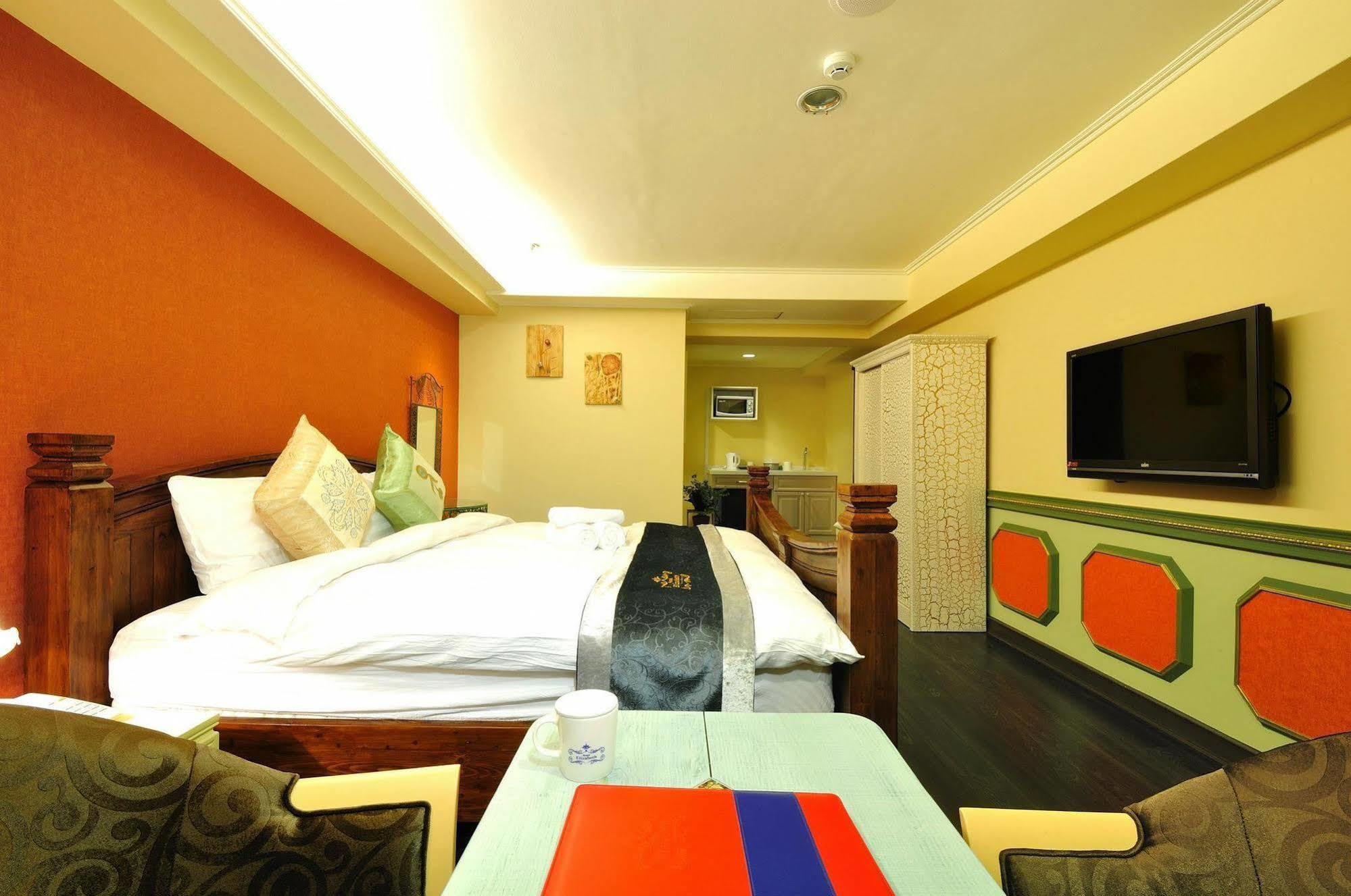 Elizabeth Hotel Тайджун Екстериор снимка